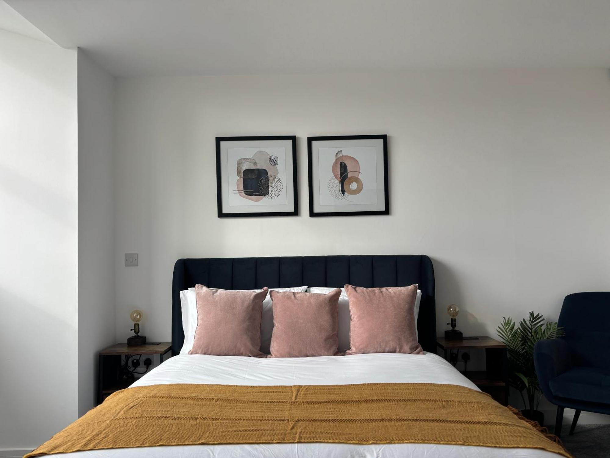 Manchester Apt, Free Parking, Business, Couples & Families Екстер'єр фото