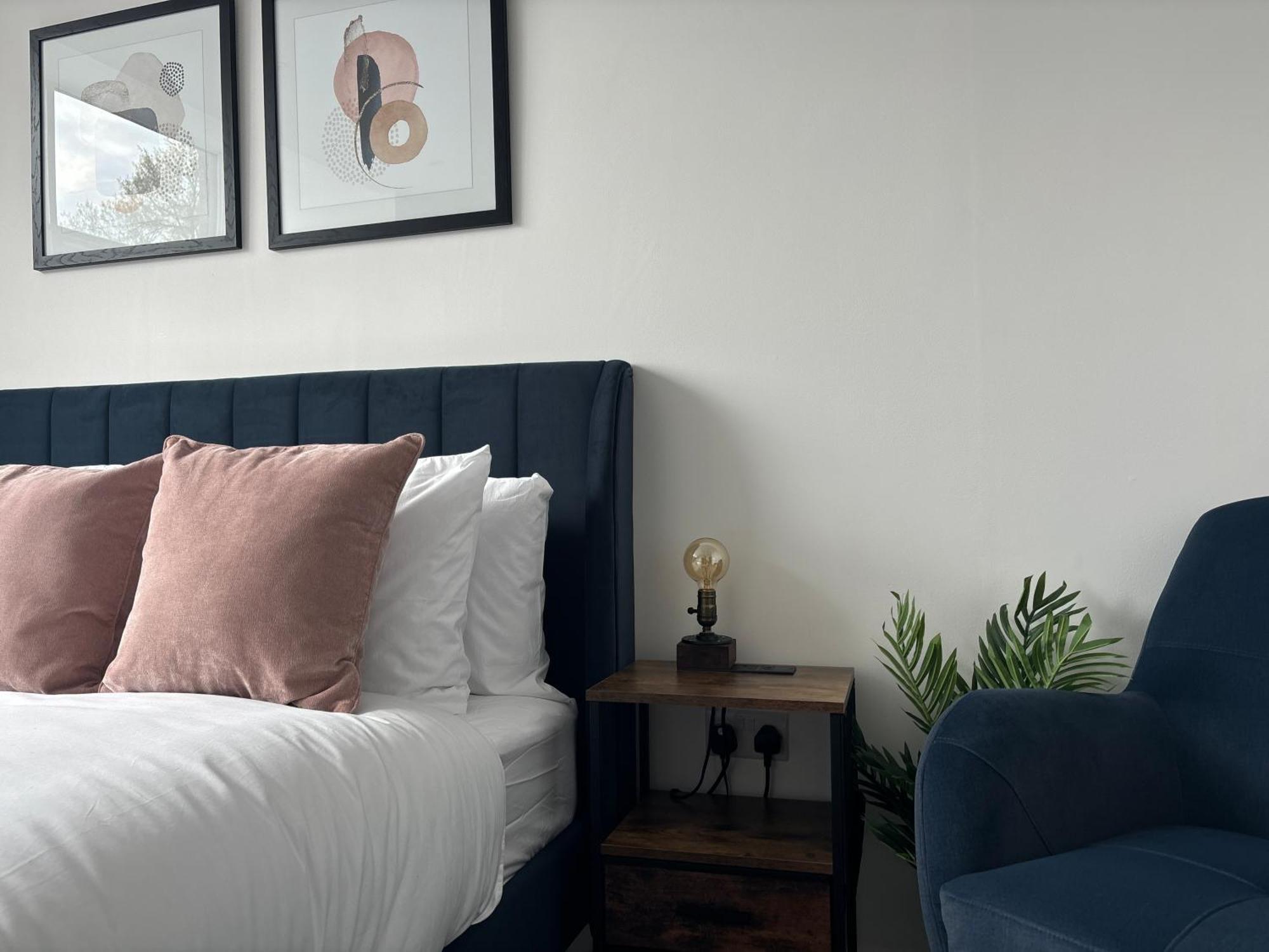Manchester Apt, Free Parking, Business, Couples & Families Екстер'єр фото