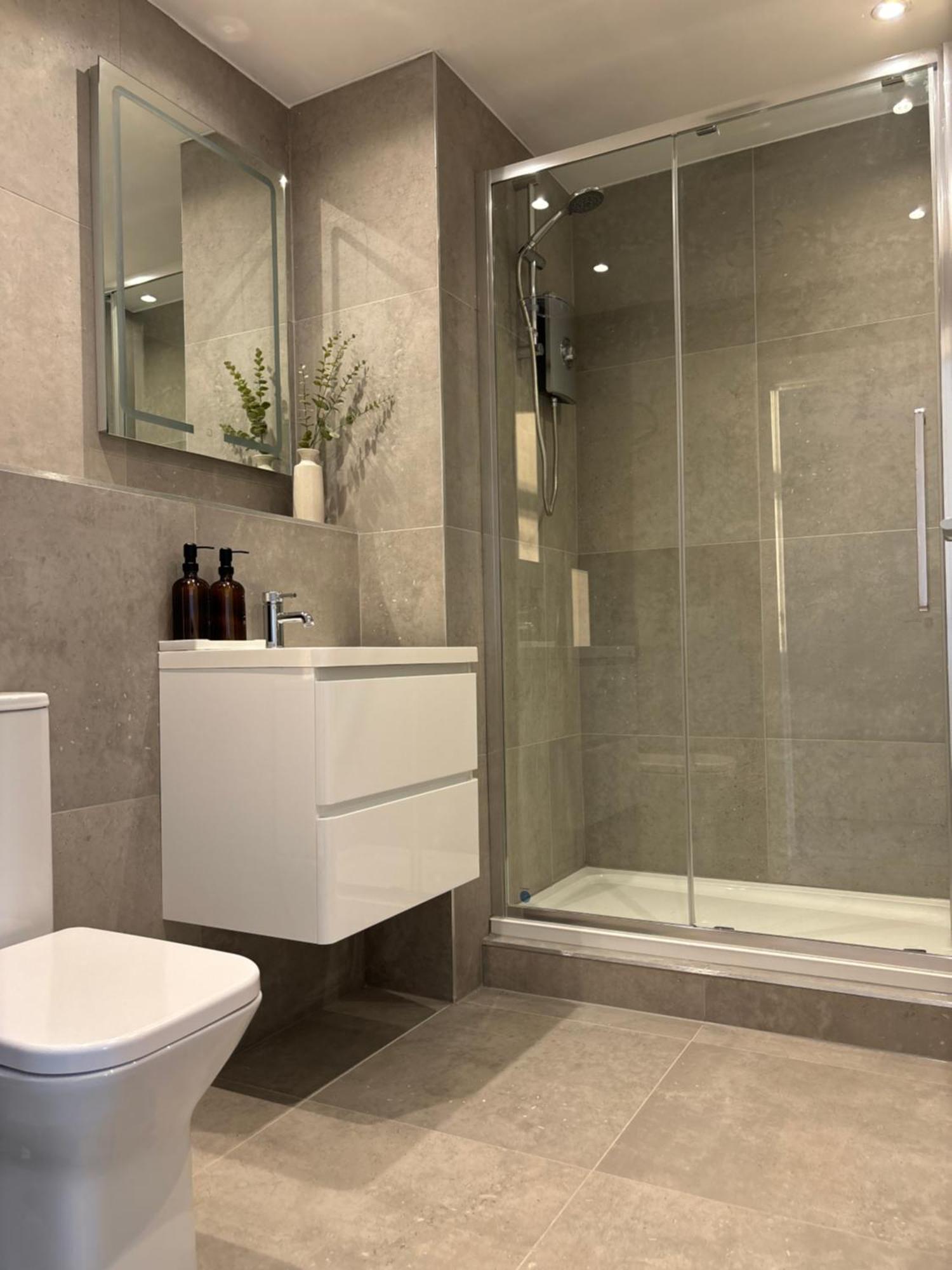 Manchester Apt, Free Parking, Business, Couples & Families Екстер'єр фото