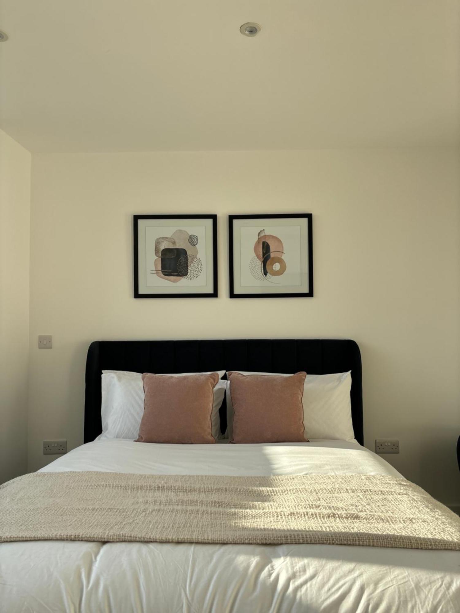 Manchester Apt, Free Parking, Business, Couples & Families Екстер'єр фото