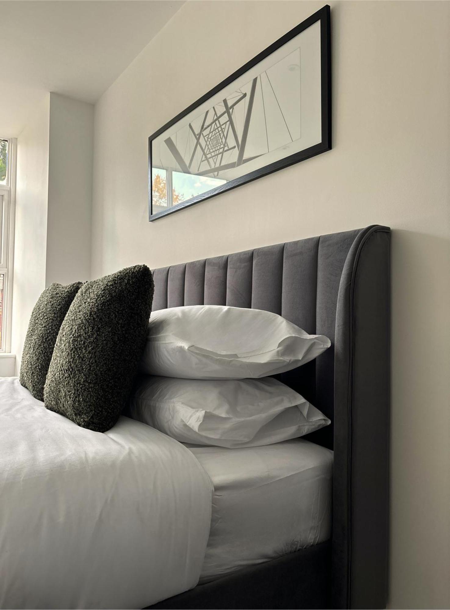 Manchester Apt, Free Parking, Business, Couples & Families Екстер'єр фото