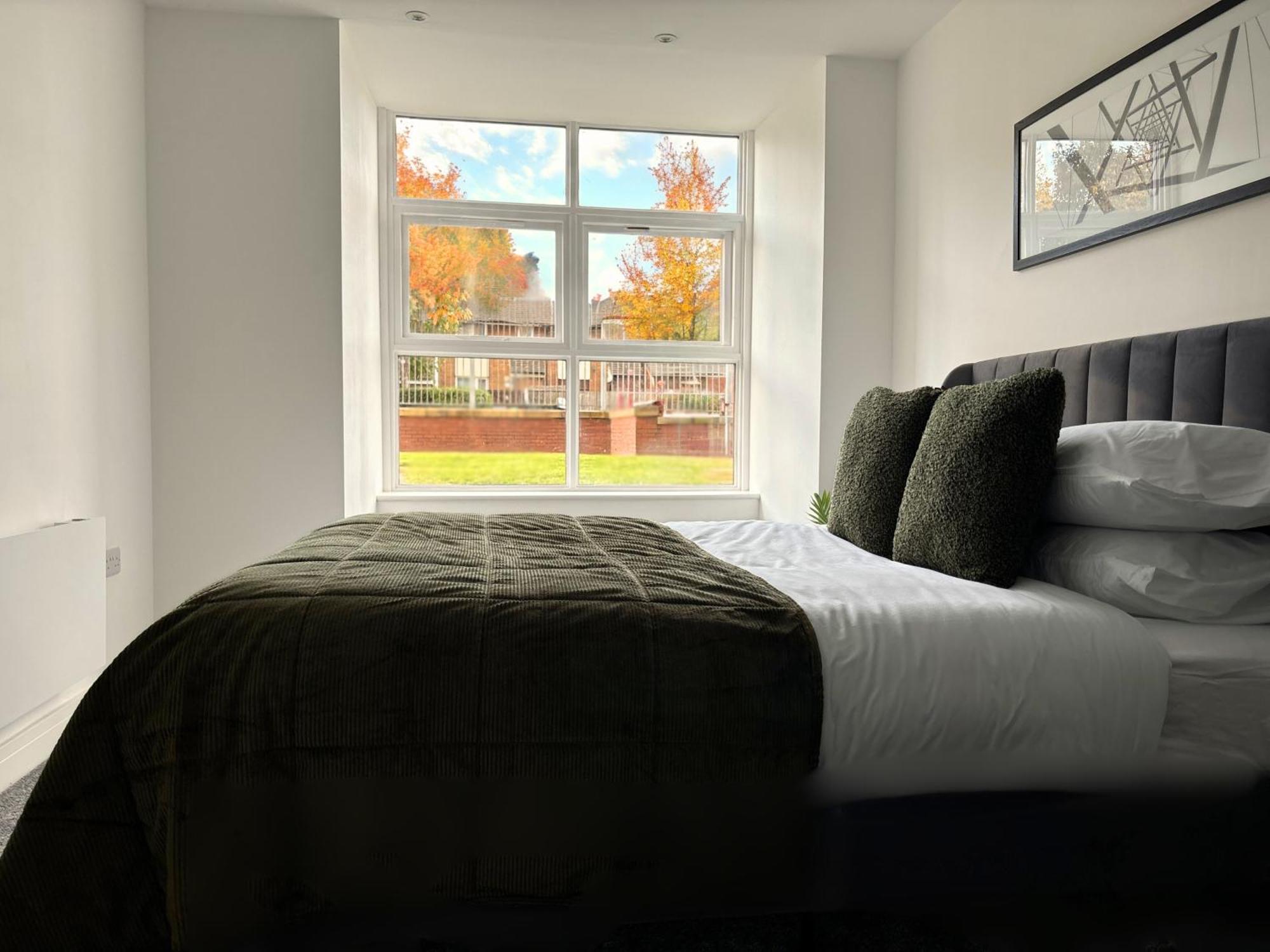 Manchester Apt, Free Parking, Business, Couples & Families Екстер'єр фото
